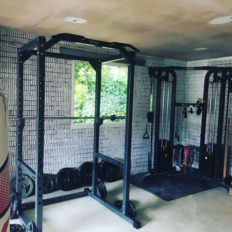 Image showing the home gym setup powerlifter Amanda has (interviewee) in her garage