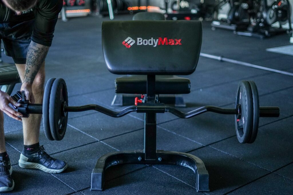 BodyMax EZ Curl Bar - Adjusting weight